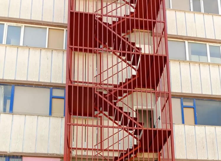 Z Tipi Yangın Merdivenleri